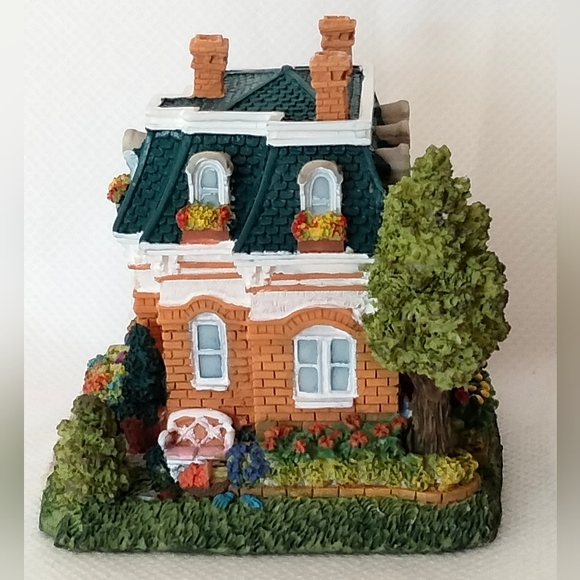 Christmas Village Building Rosie’s Flower Shop and the Oldest Tree - Picture 4 of 12